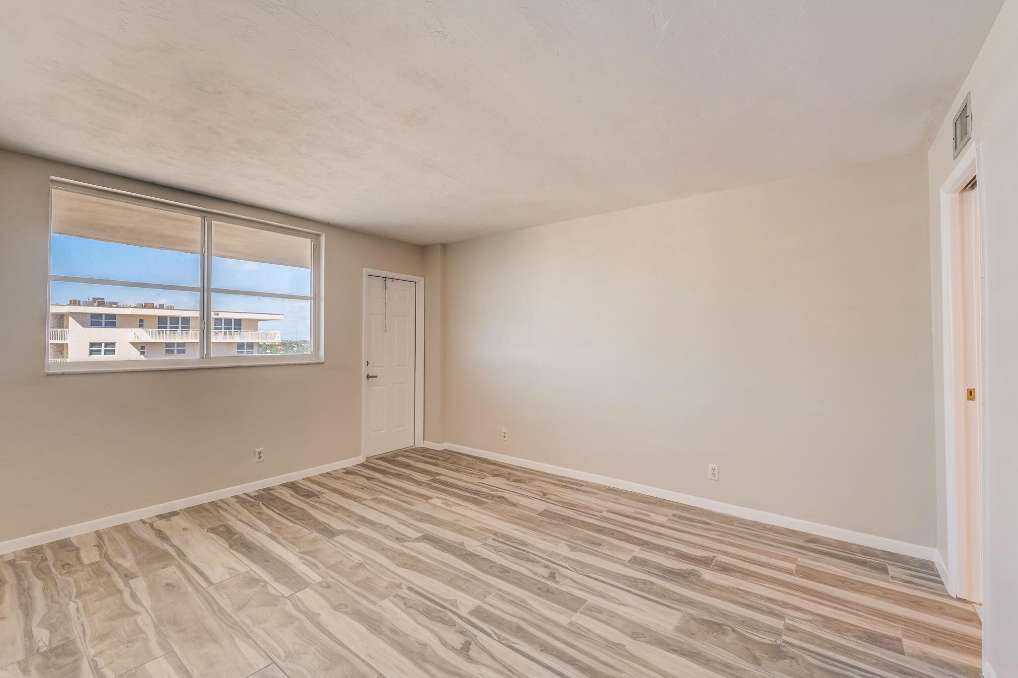 HILLSBORO LE BARON CONDO APTS - Residential