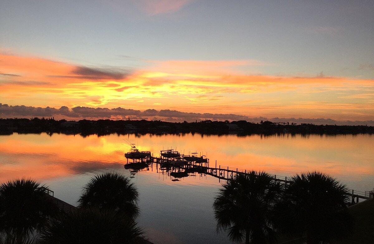 HIDDEN BANYAN CONDO - Residential