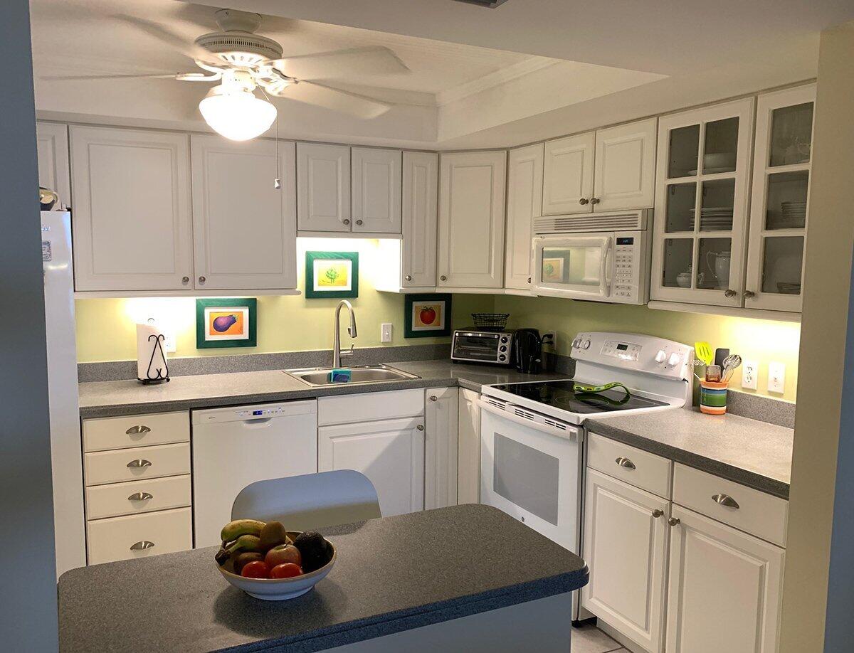 HIDDEN BANYAN CONDO - Residential