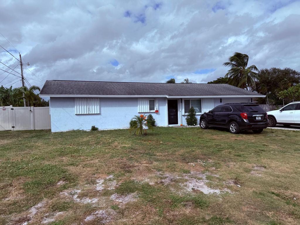 Photo of 6817 Florida DR, Lake Worth, FL 33462 (MLS # B26030941)
