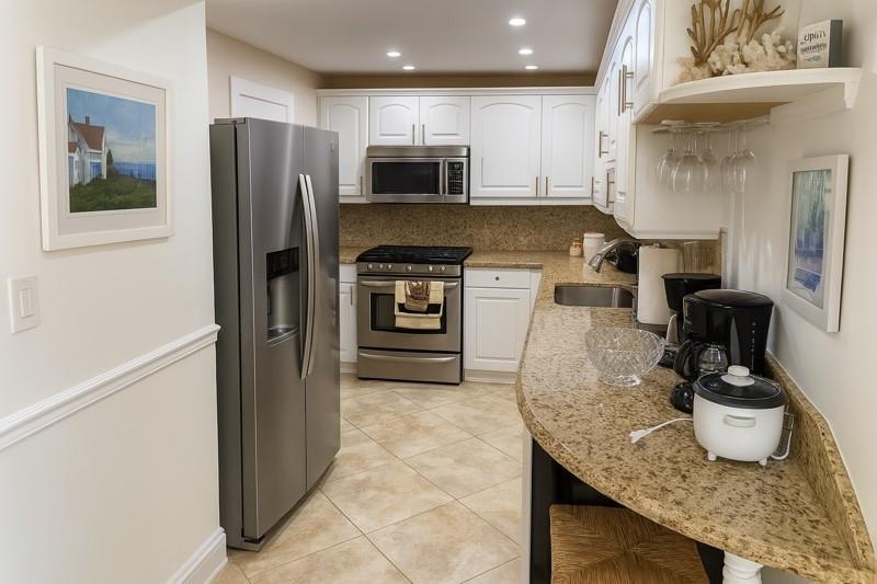 View photos, virtual tours, details... 801 S Ocean Drive 206