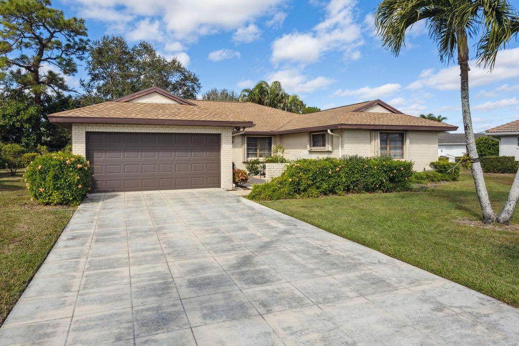 Photo of 10733 Green Trail Drive S, Boynton Beach, FL 33436 (MLS # R11052358)