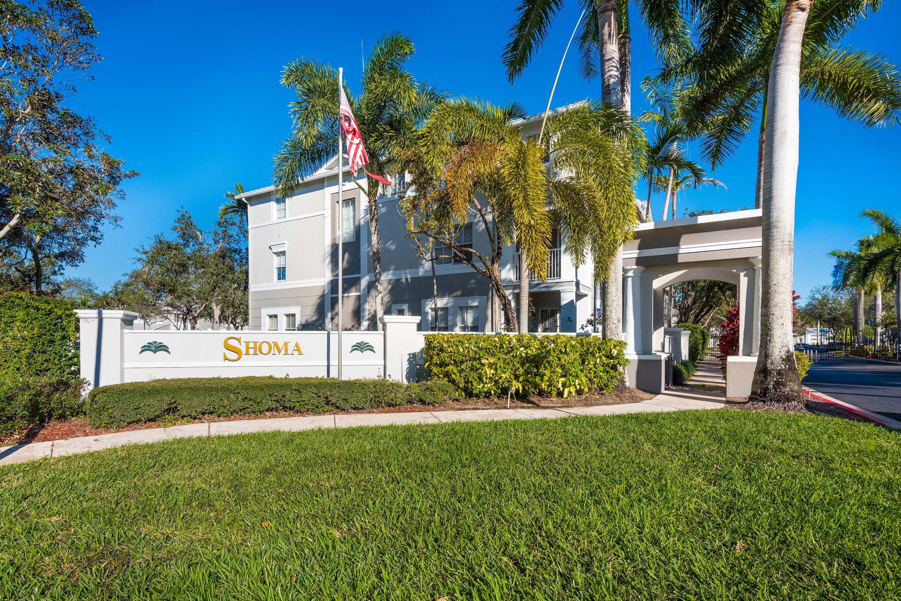 SHOMA VILLAS II AT ROYAL PALM CONDOIU - Residential