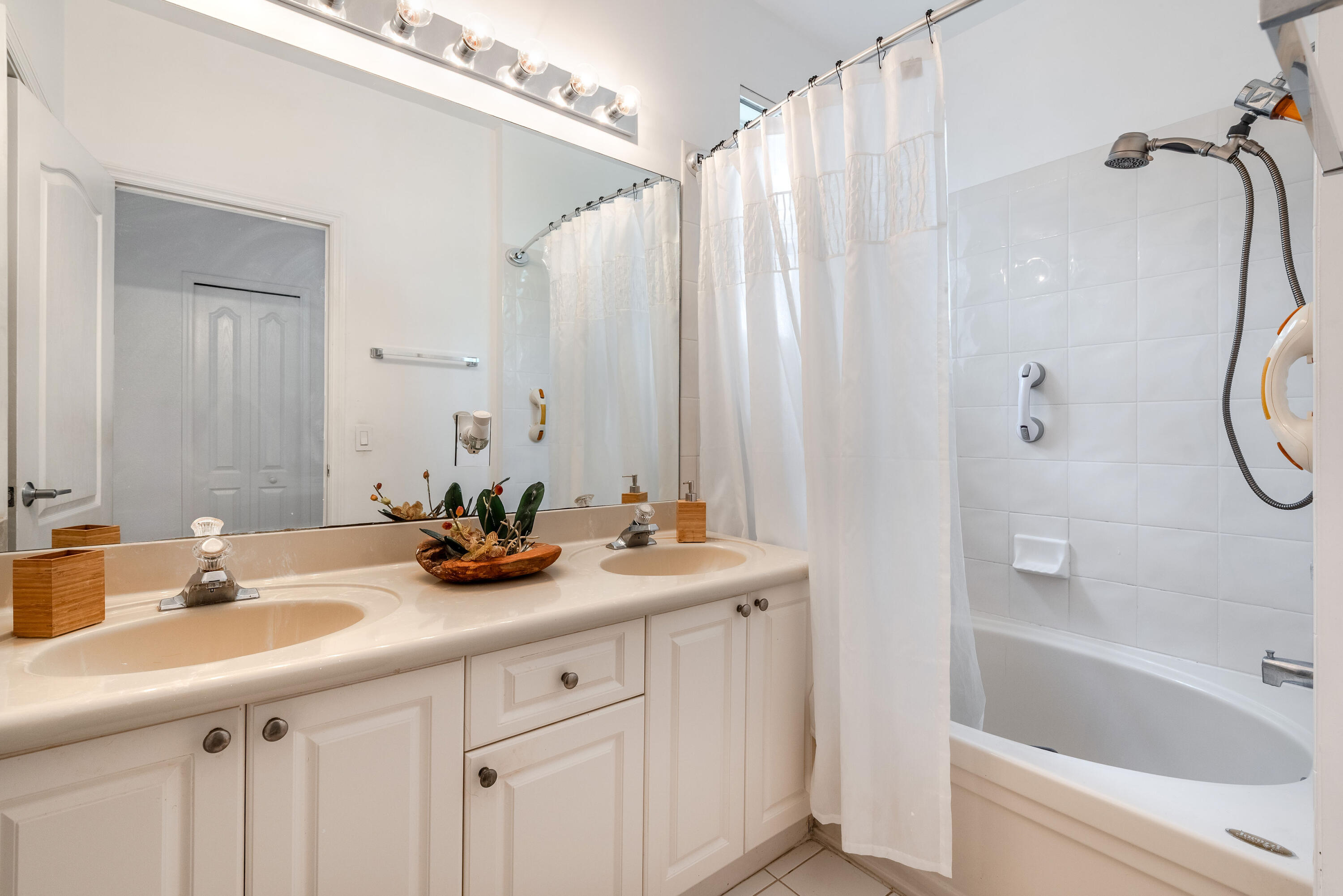 SHOMA VILLAS II AT ROYAL PALM CONDOIU - Residential