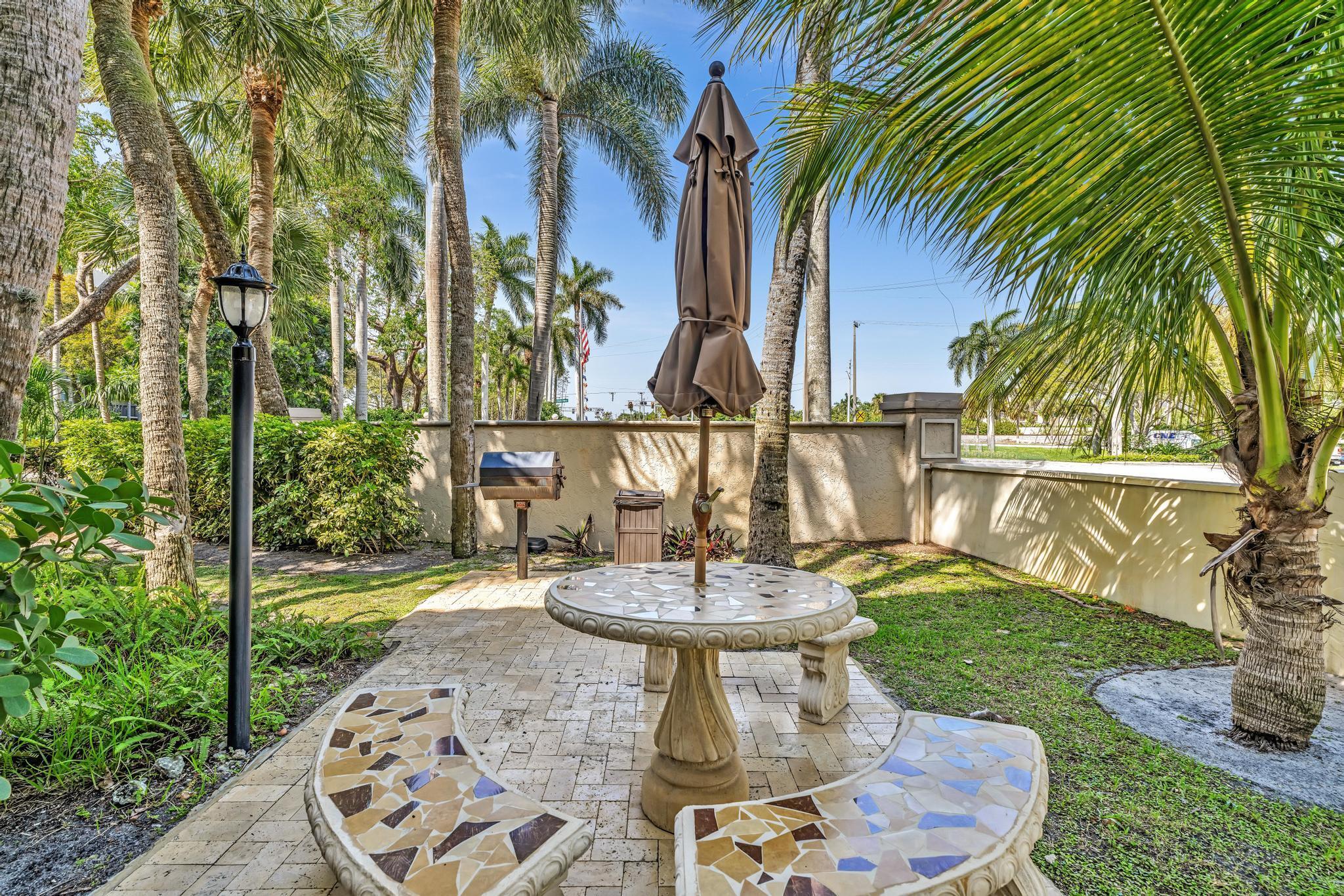 BOCA ROYAL APTS COND BLDG B - Residential