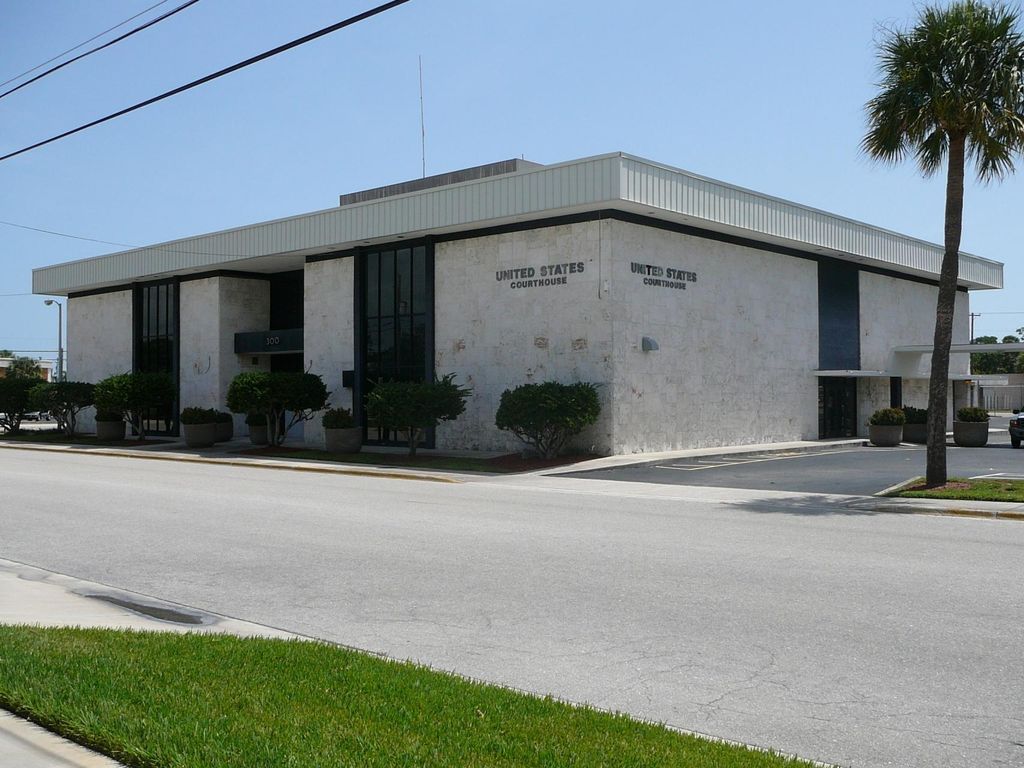 Photo of 300 S 6th Street, Fort Pierce, FL 34950 (MLS # R10949979)