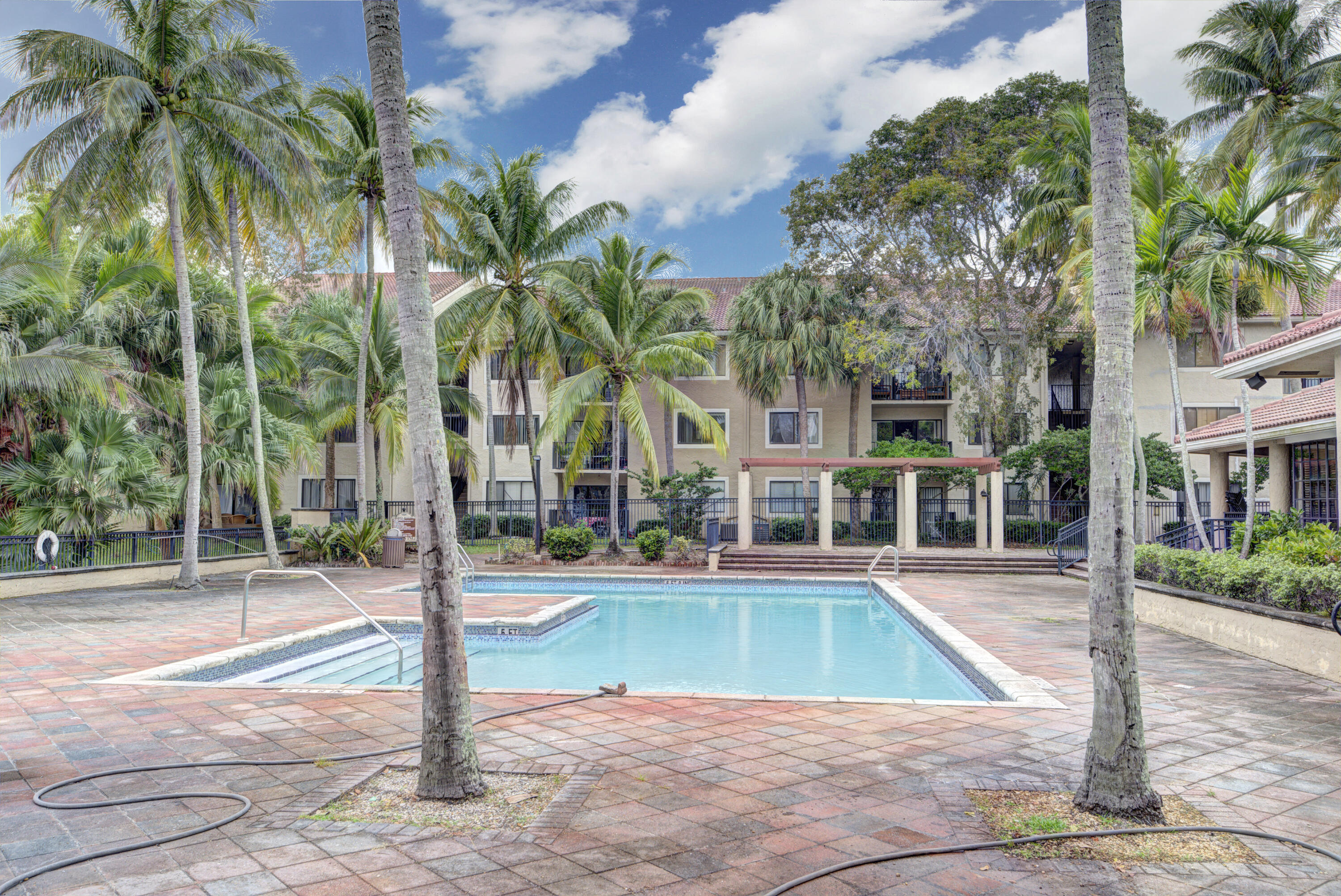 VISCONTI CONDO - Residential