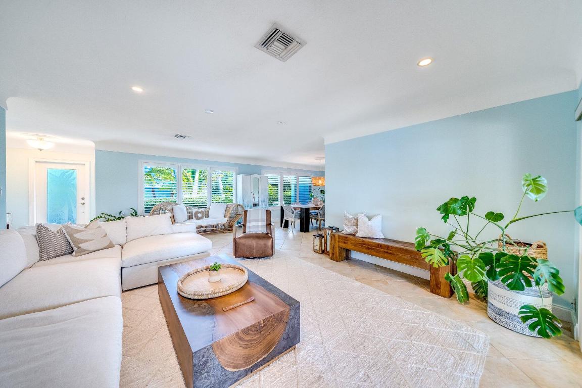 VENETIAN ISLES 2ND SEC - Residential