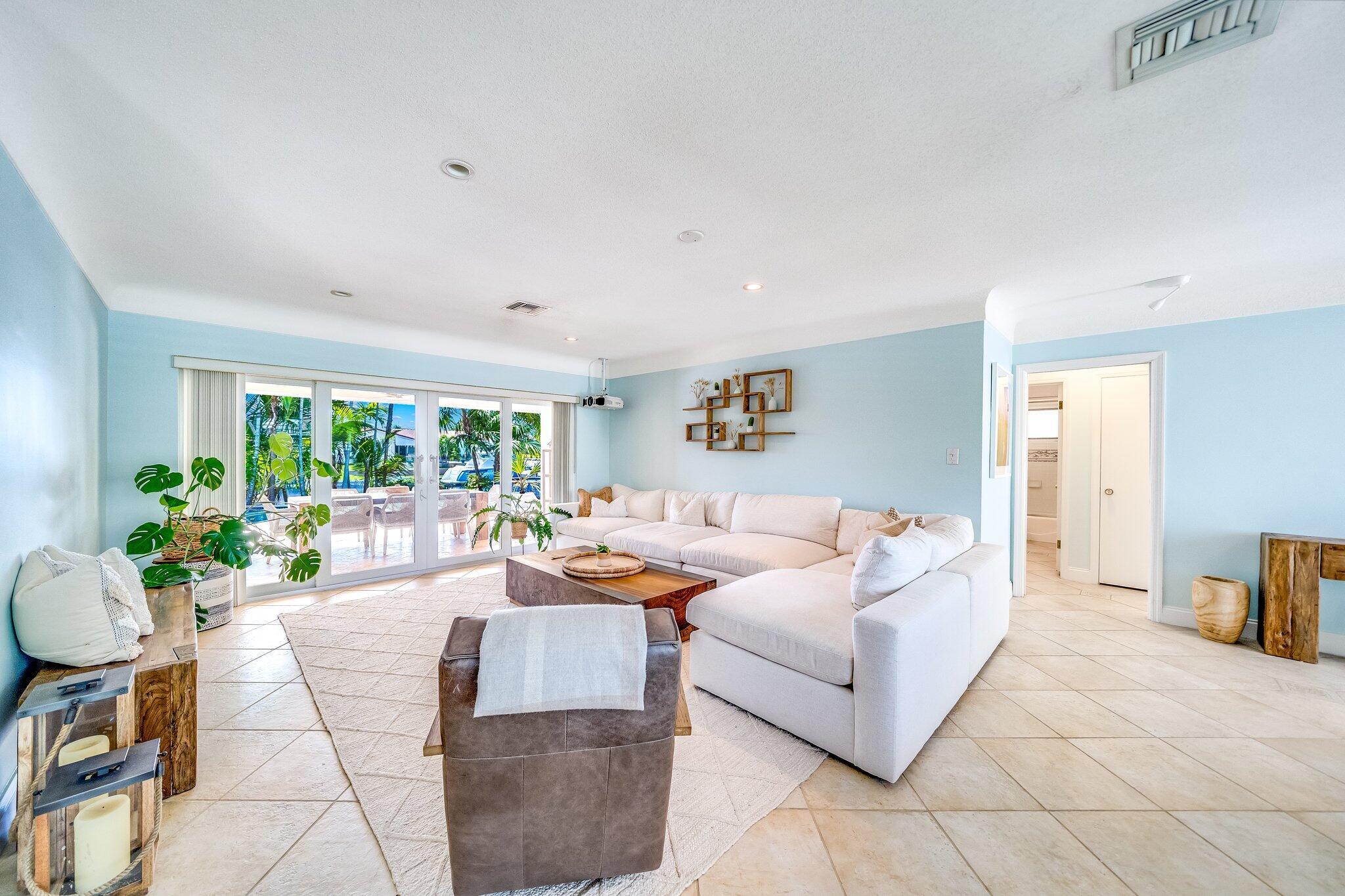 VENETIAN ISLES 2ND SEC - Residential
