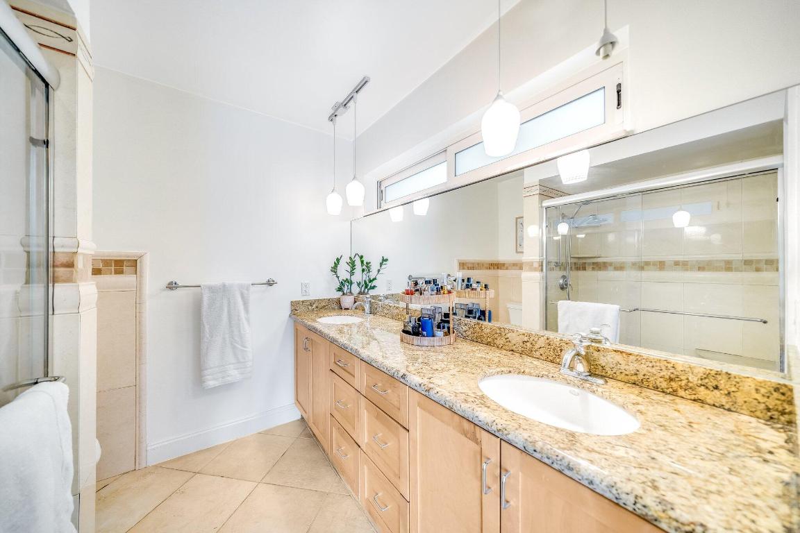 VENETIAN ISLES 2ND SEC - Residential