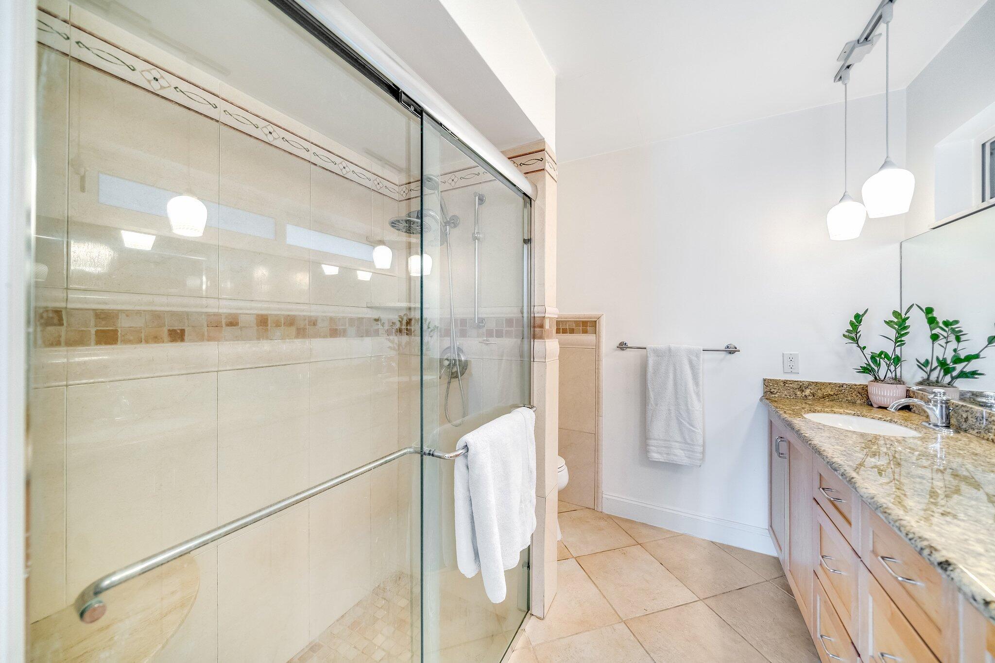 VENETIAN ISLES 2ND SEC - Residential