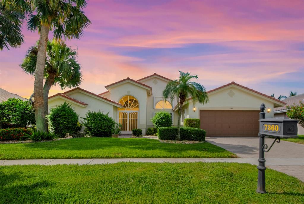Photo of 7360 Sterling Falls Ln, Boynton Beach, FL 33437 (MLS # R10735149)