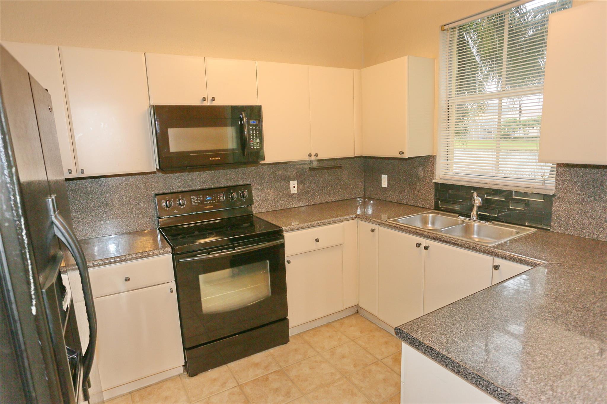 SHOMA VILLAS III AT ROYAL - Residential