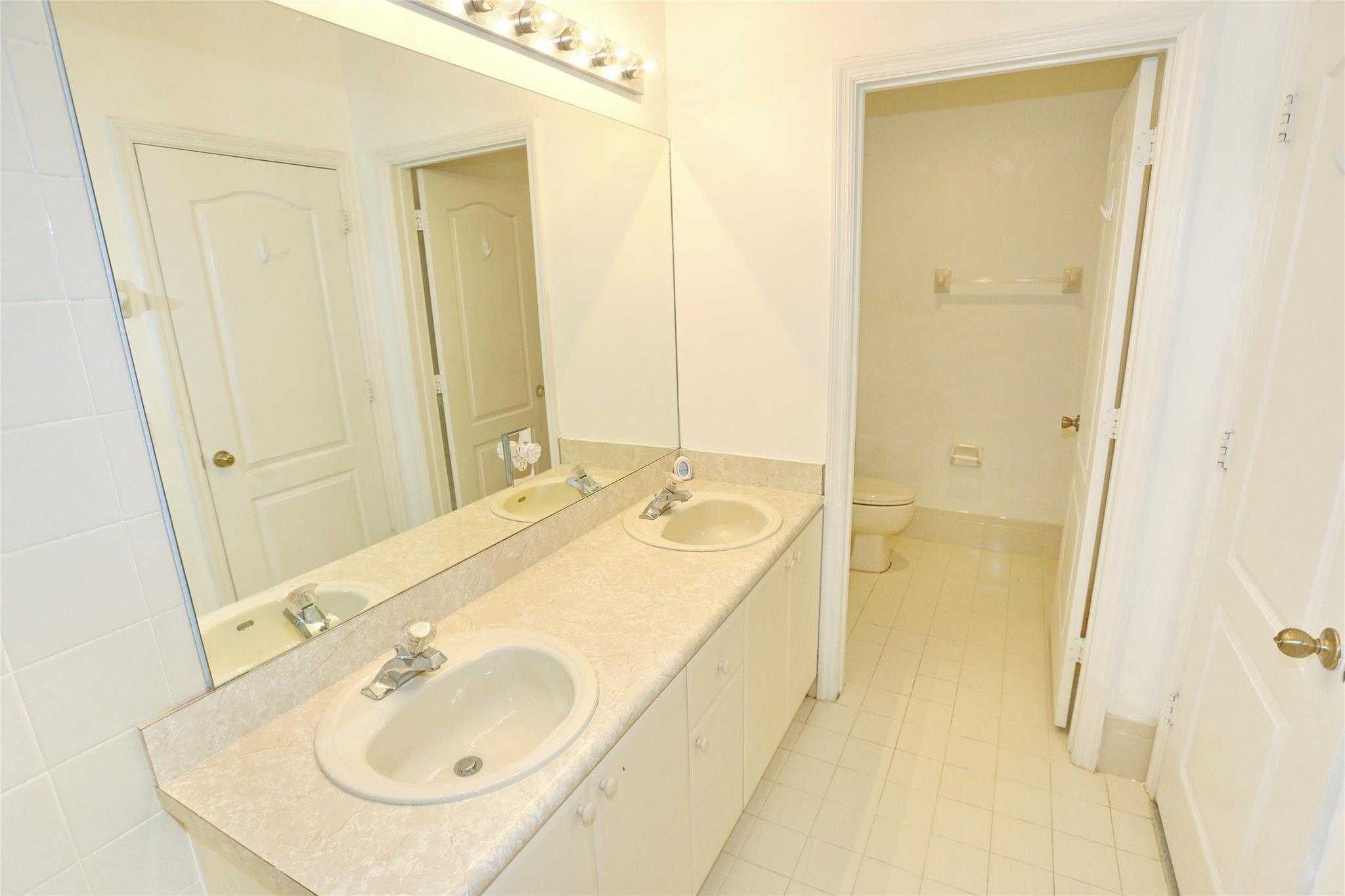 SHOMA VILLAS III AT ROYAL - Residential