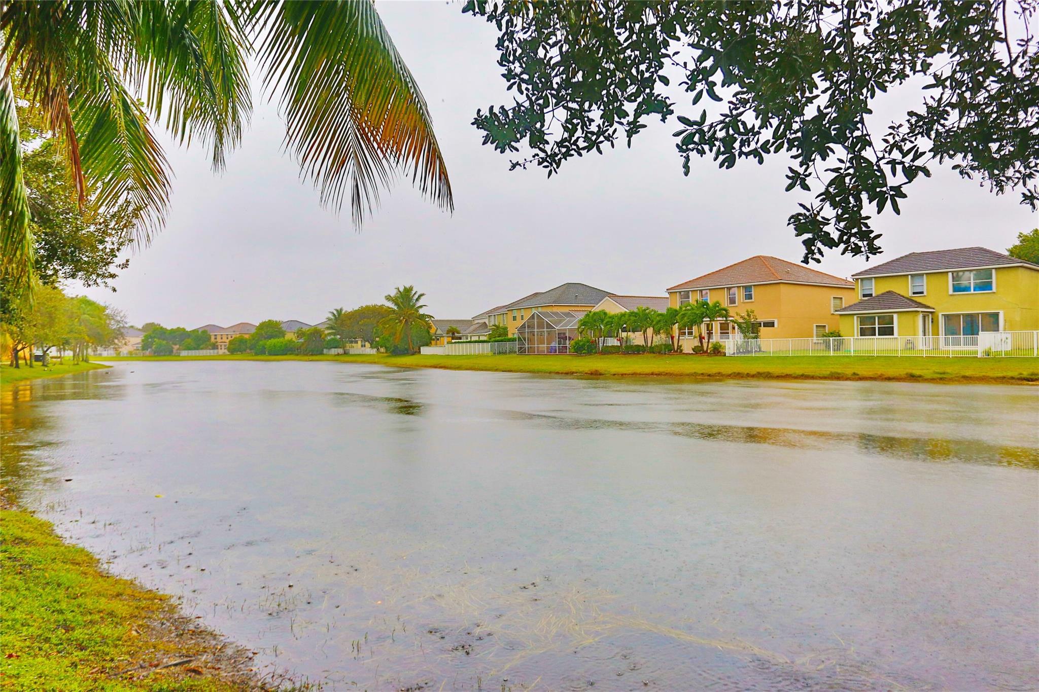 SHOMA VILLAS III AT ROYAL - Residential
