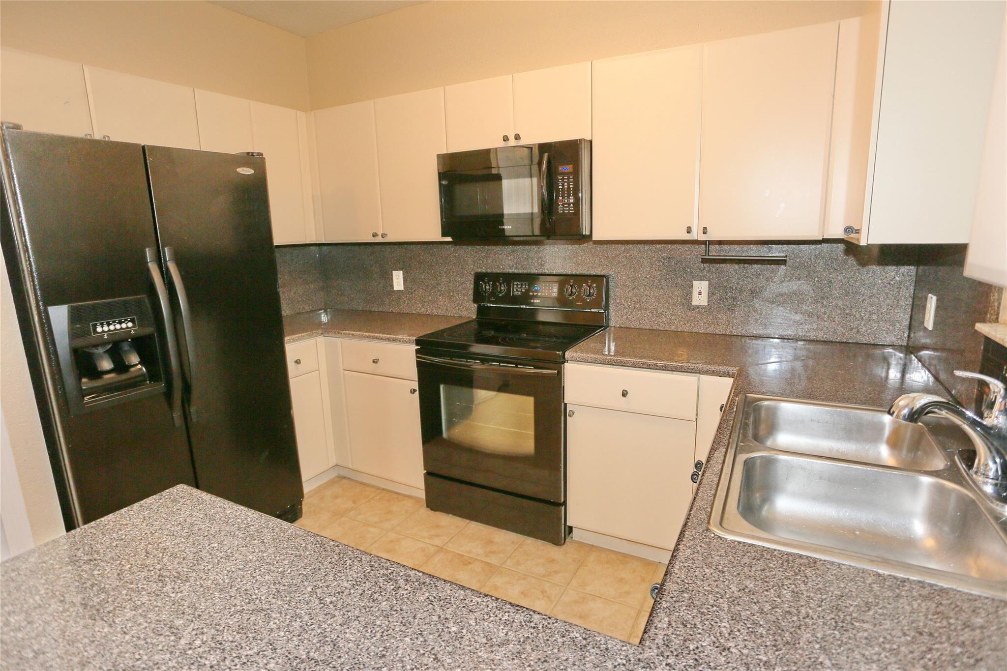 SHOMA VILLAS III AT ROYAL - Residential
