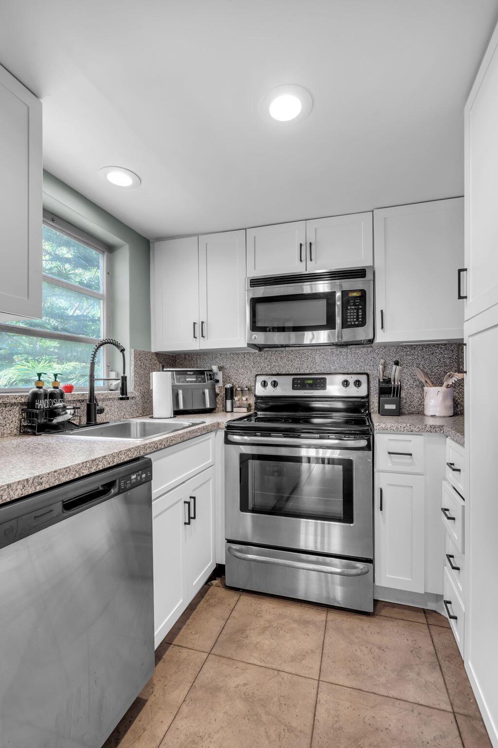 4143 N Ocean Boulevard 211