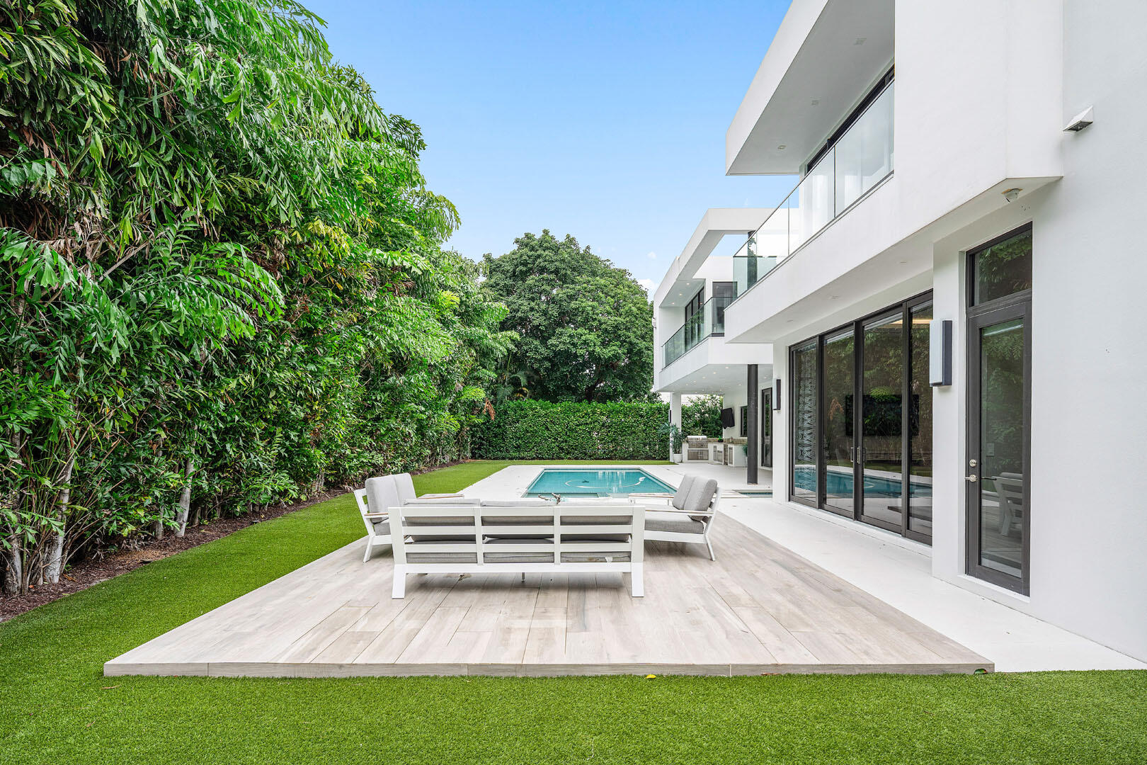 ROYAL PALM YACHT & COUNTRY CLUB - Residential