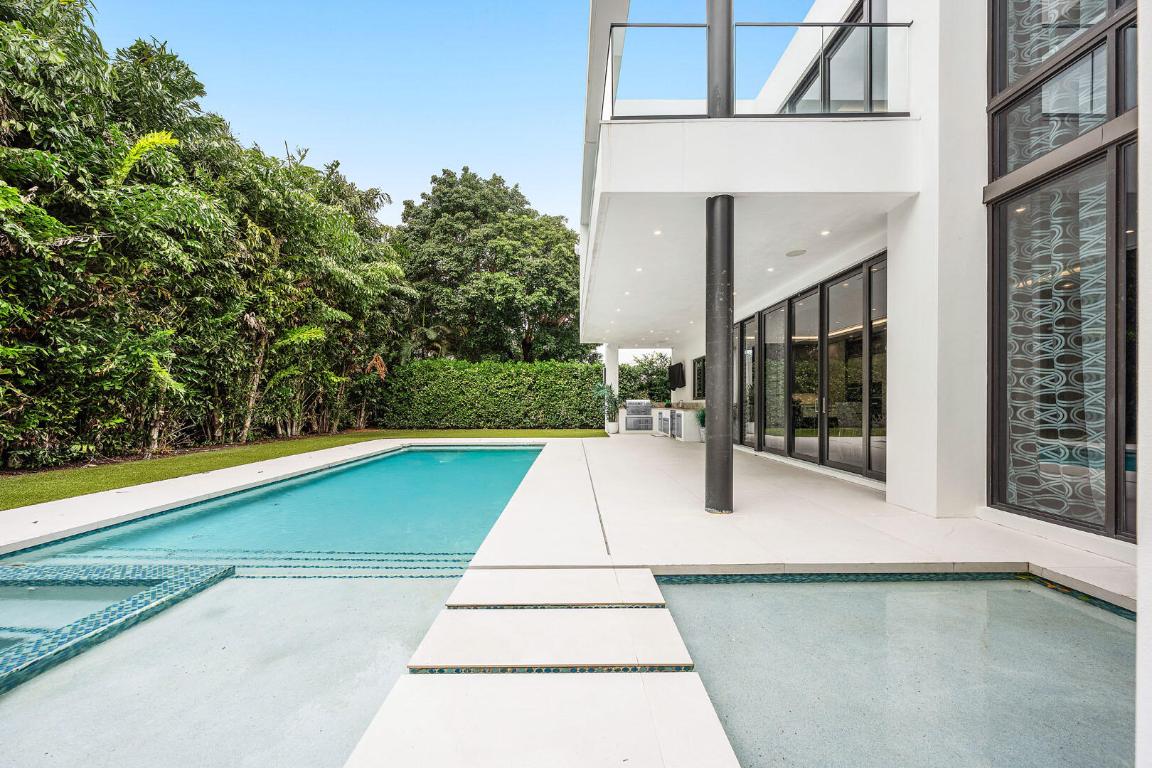 ROYAL PALM YACHT & COUNTRY CLUB - Residential