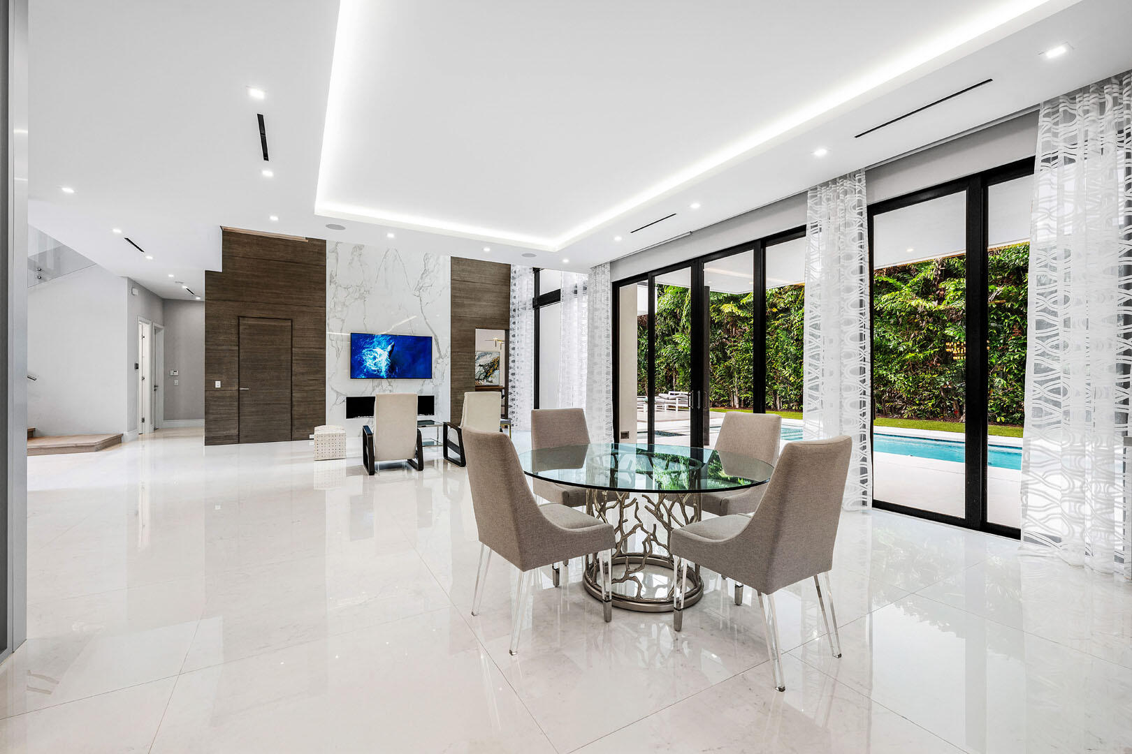 ROYAL PALM YACHT & COUNTRY CLUB - Residential