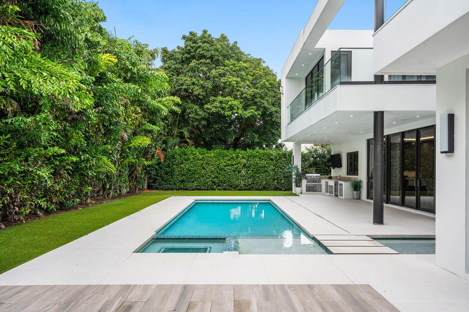 ROYAL PALM YACHT & COUNTRY CLUB - Residential