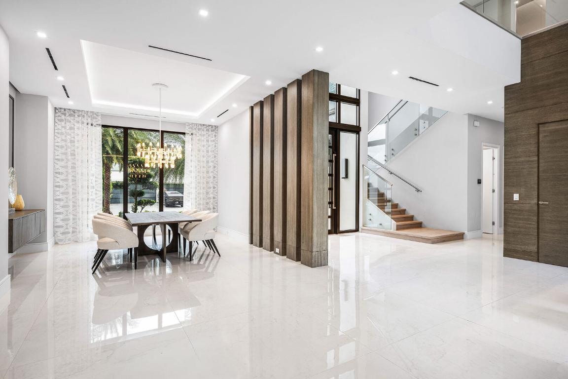 ROYAL PALM YACHT & COUNTRY CLUB - Residential