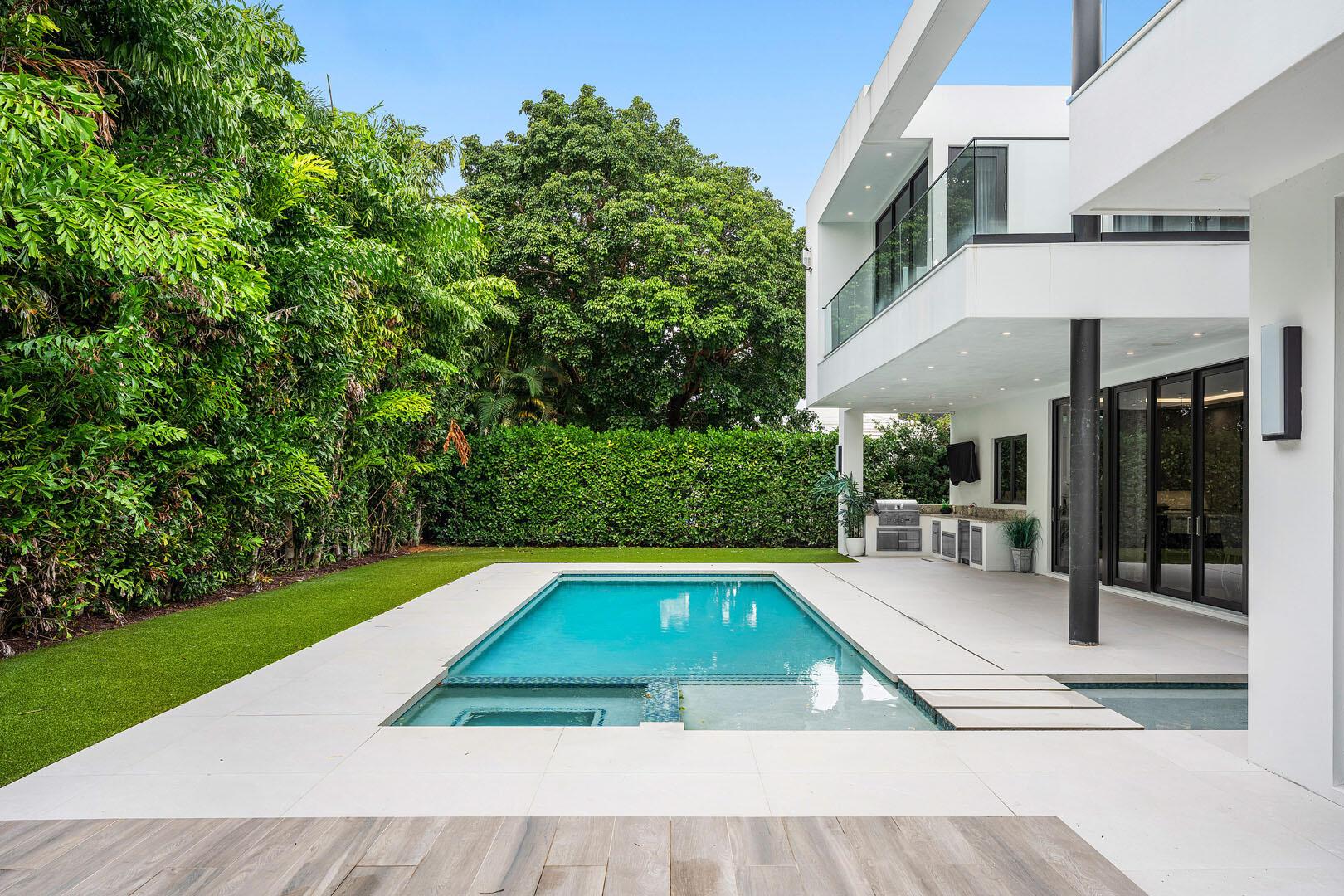 ROYAL PALM YACHT & COUNTR - Residential