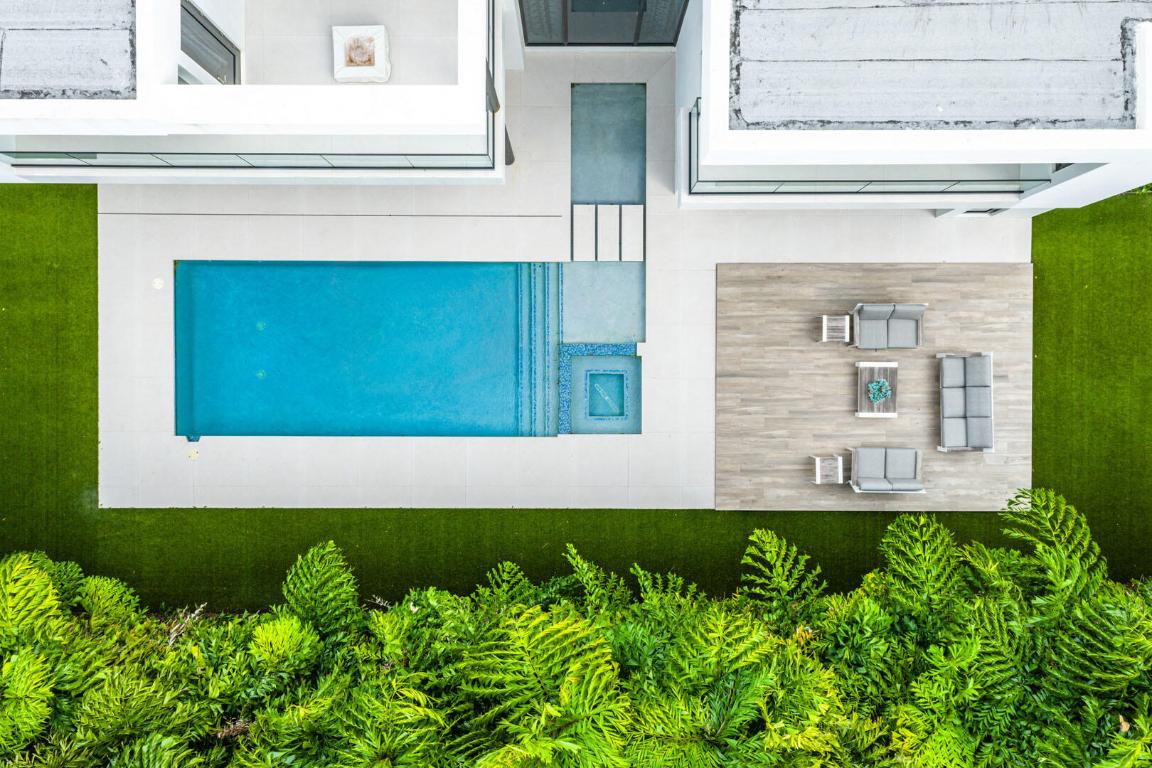 ROYAL PALM YACHT & COUNTRY CLUB - Residential