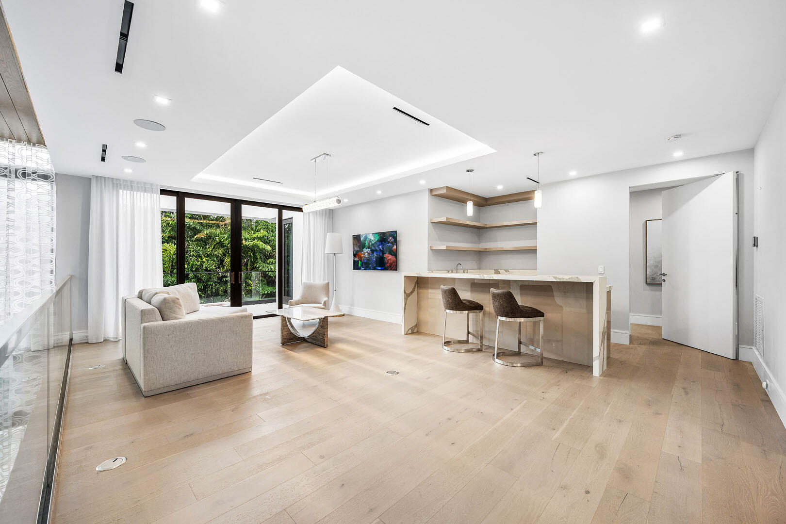 ROYAL PALM YACHT & COUNTRY CLUB - Residential