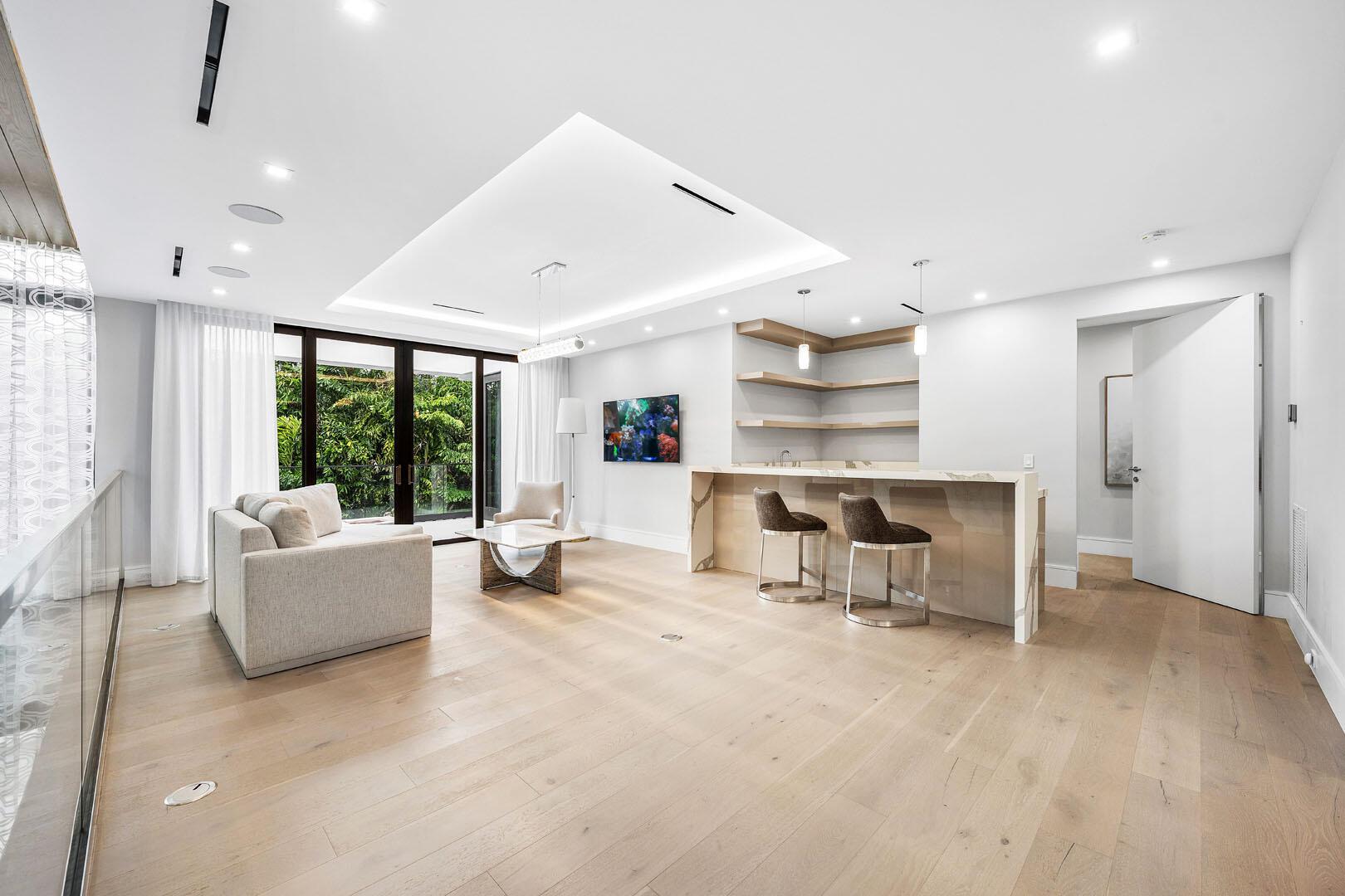 ROYAL PALM YACHT & COUNTR - Residential