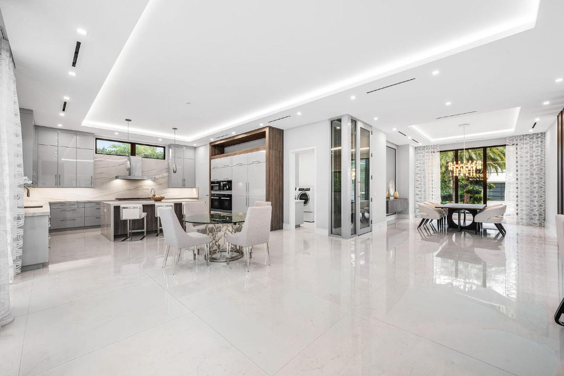 ROYAL PALM YACHT & COUNTRY CLUB - Residential