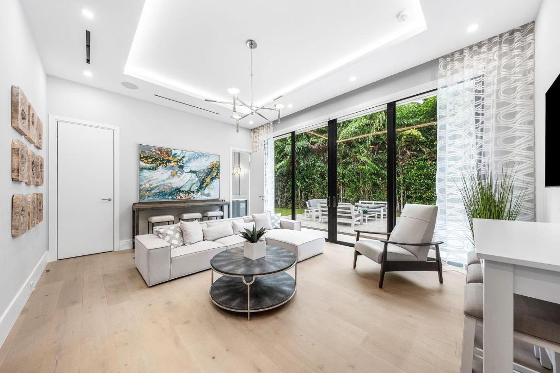 ROYAL PALM YACHT & COUNTRY CLUB - Residential