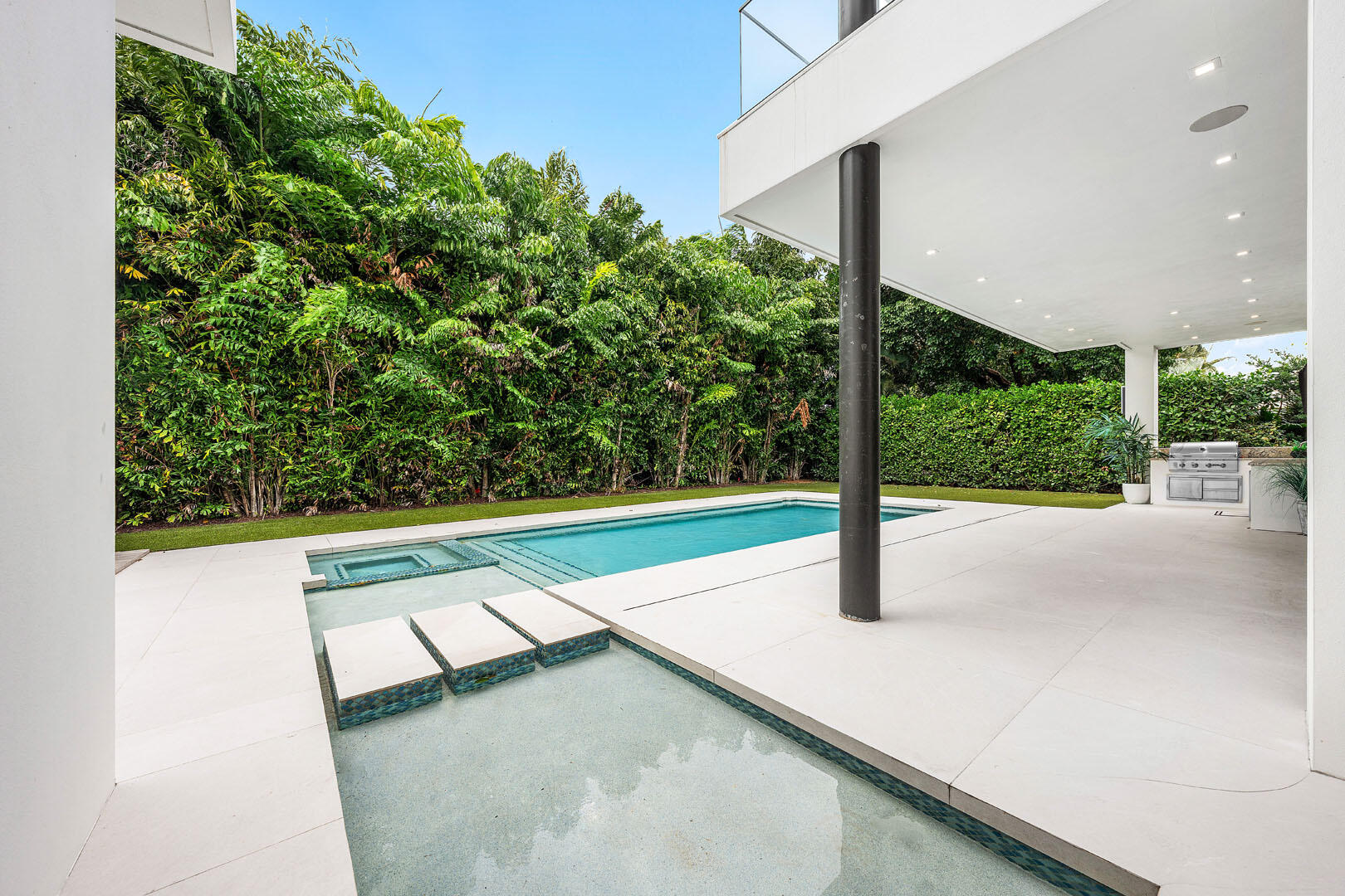 ROYAL PALM YACHT & COUNTRY CLUB - Residential