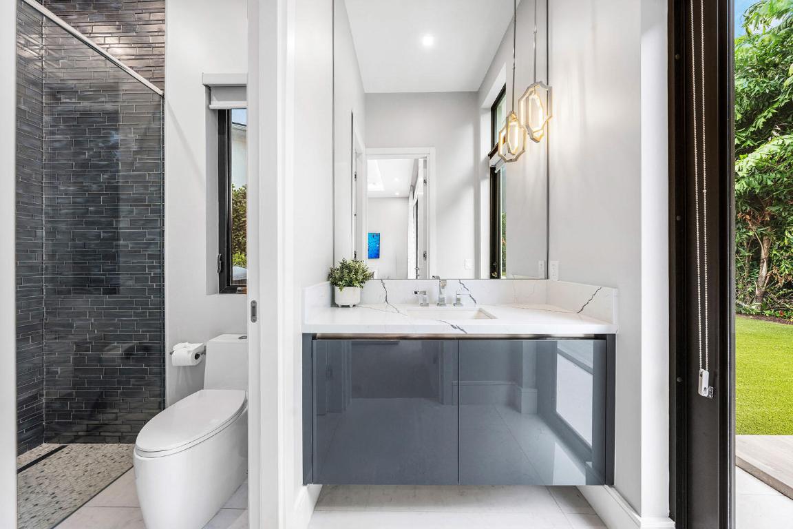 ROYAL PALM YACHT & COUNTRY CLUB - Residential