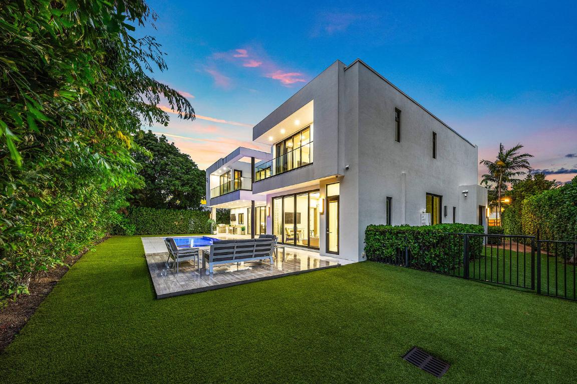 ROYAL PALM YACHT & COUNTRY CLUB - Residential