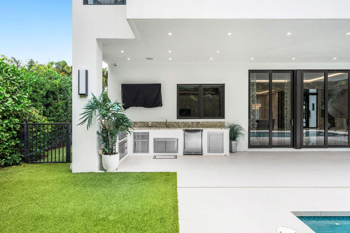 ROYAL PALM YACHT & COUNTRY CLUB - Residential