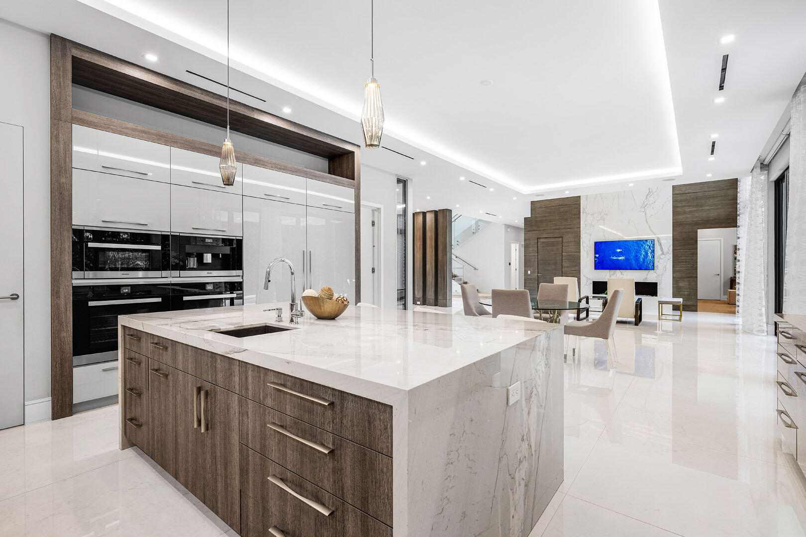 ROYAL PALM YACHT & COUNTRY CLUB - Residential