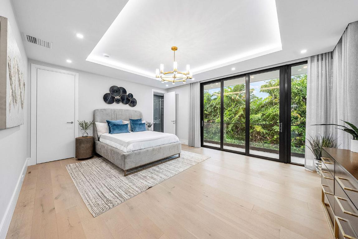 ROYAL PALM YACHT & COUNTRY CLUB - Residential