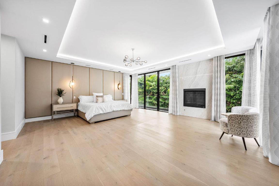 ROYAL PALM YACHT & COUNTRY CLUB - Residential