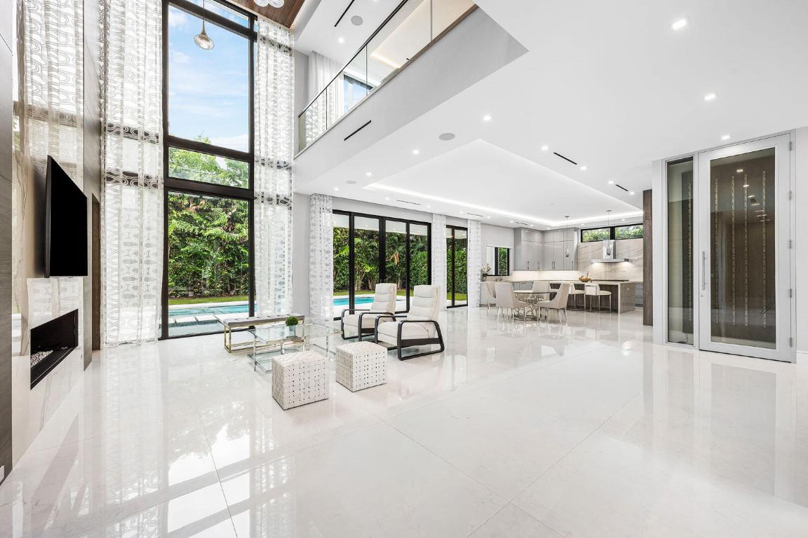 ROYAL PALM YACHT & COUNTRY CLUB - Residential