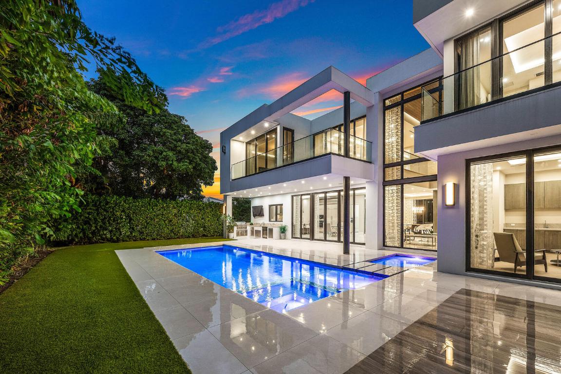 ROYAL PALM YACHT & COUNTRY CLUB - Residential