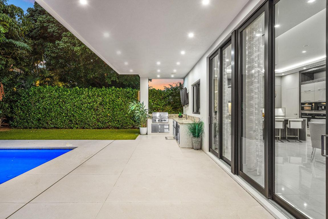 ROYAL PALM YACHT & COUNTRY CLUB - Residential