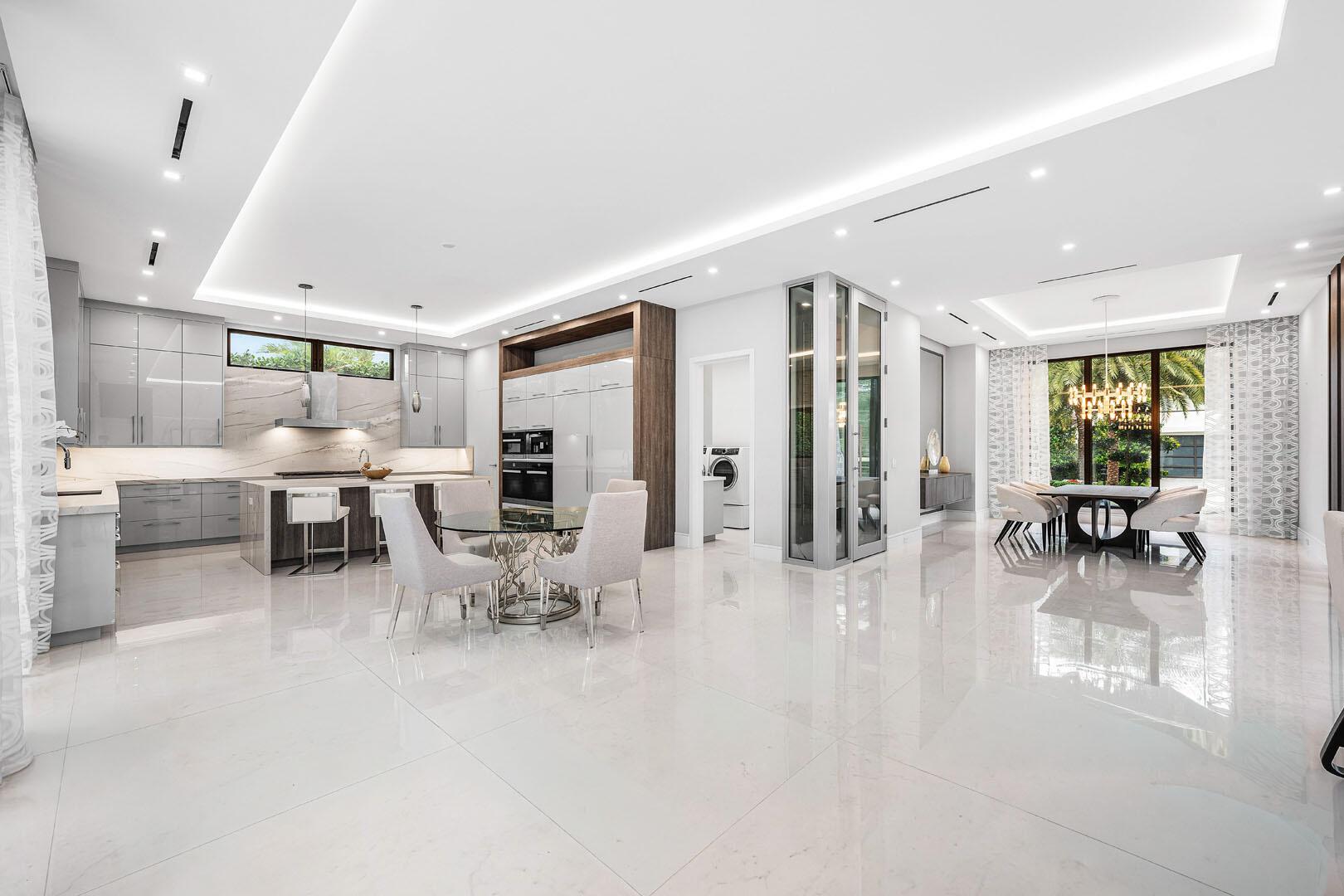 ROYAL PALM YACHT & COUNTR - Residential