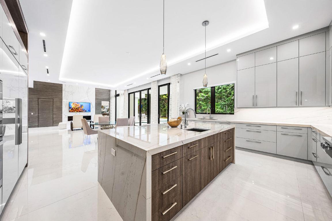 ROYAL PALM YACHT & COUNTRY CLUB - Residential