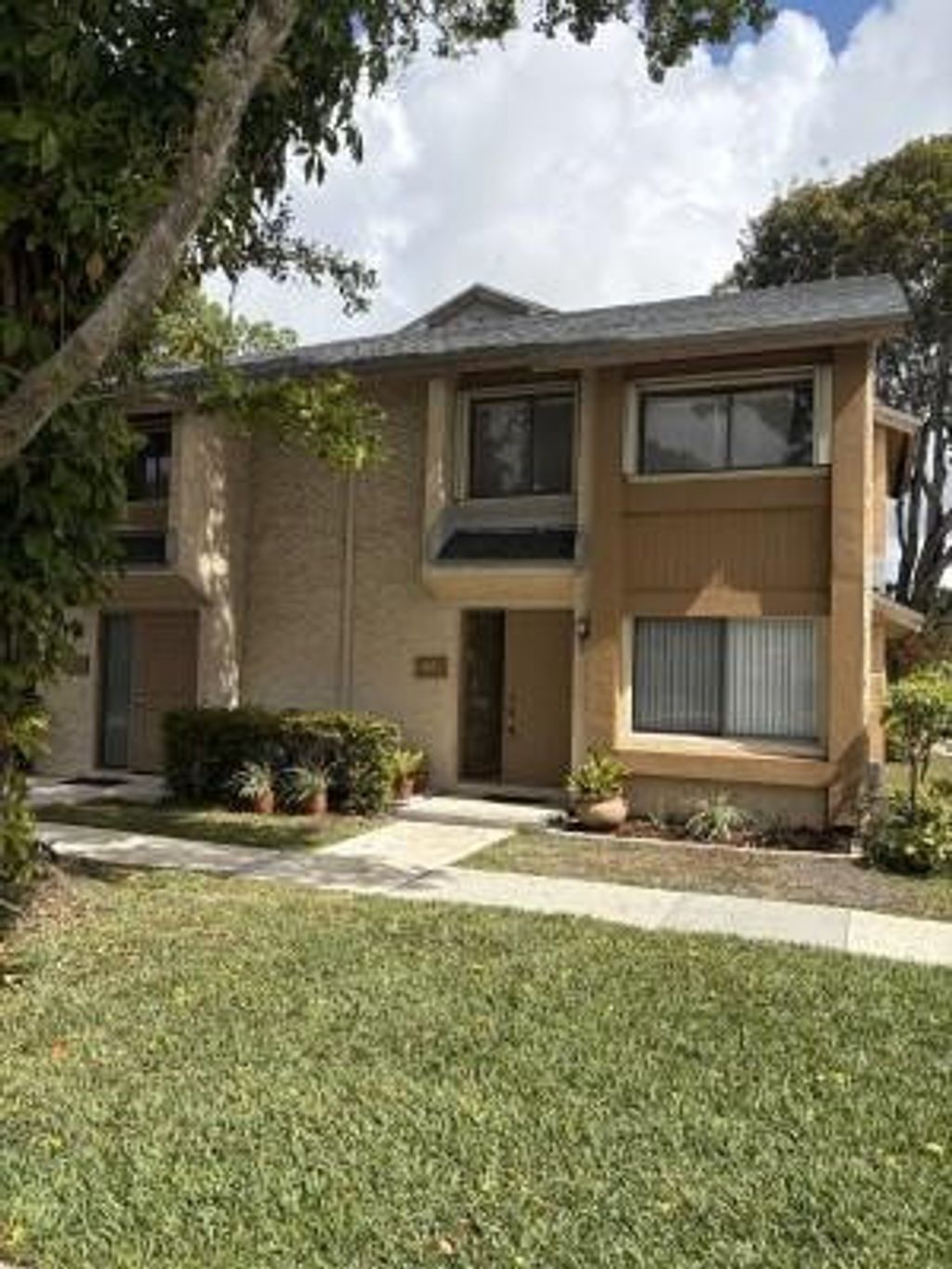 Photo of 68 Wimbledon Lake Drive #68, Plantation, FL 33324 (MLS # F10556005)