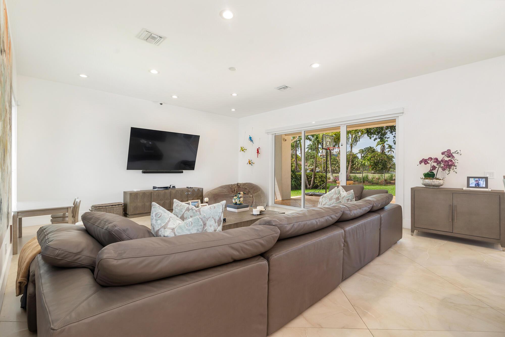 BREAKERS WEST 5 - Residential Lease
