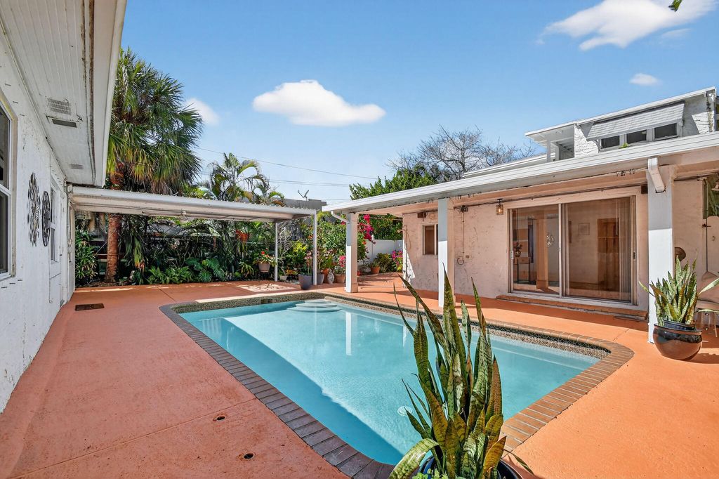 Photo of 328 Monroe Drive, West Palm Beach, FL 33405 (MLS # B26003985)