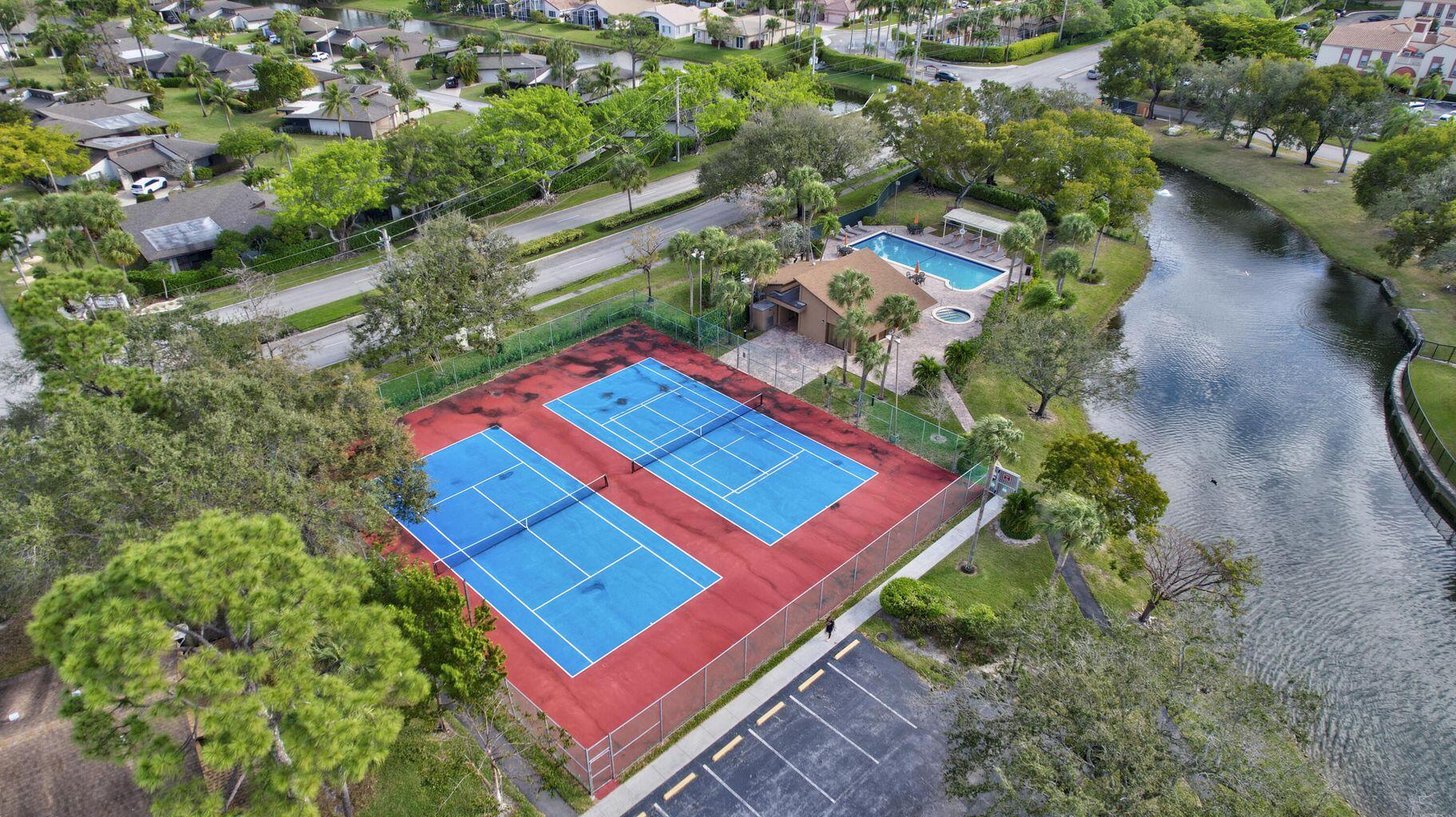 BONAIRE VILLAGE AT WOODMONT - Residential