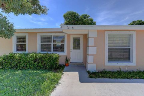 Photo of 314 NW 12th Avenue, Delray Beach, FL 33444 (MLS # B26014809)