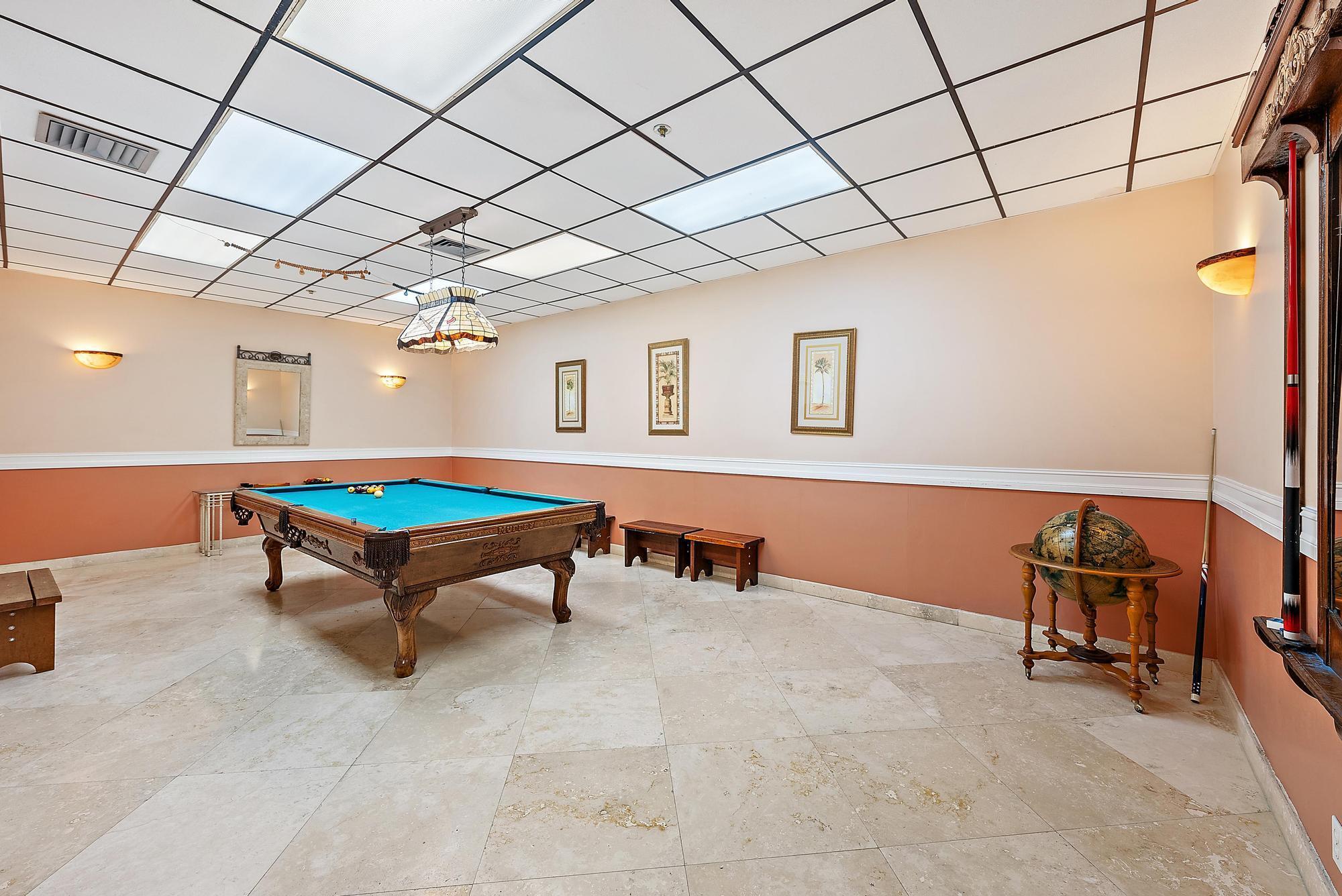 AQUARIUS CONDO - Residential